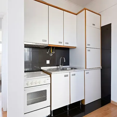 Stunning 1 Bed Apt, Sleeps 4 Nr Cascais شقة *