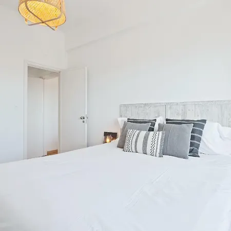 Stunning 1 Bed Apt, Sleeps 4 Nr Cascais شقة *