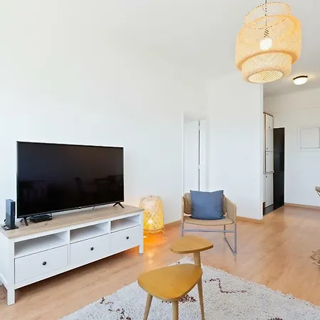 Stunning 1 Bed Apt, Sleeps 4 Nr Cascais شقة *