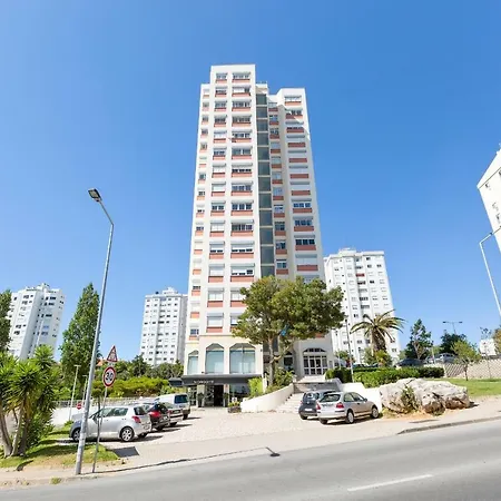 Stunning 1 Bed Apt, Sleeps 4 Nr Cascais Апартаменты *