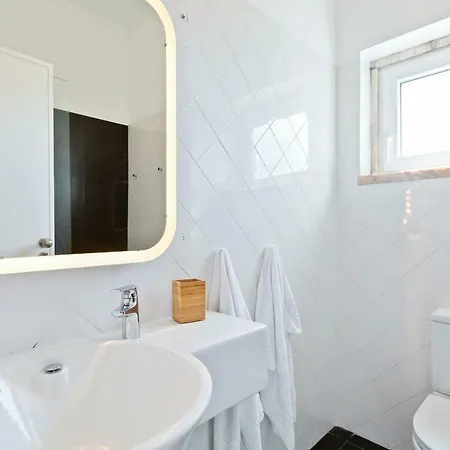 Stunning 1 Bed Apt, Sleeps 4 Nr Cascais *
